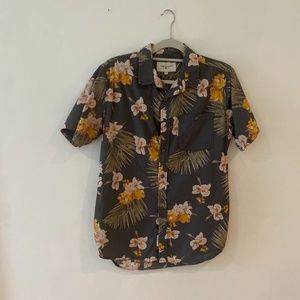 Modern Amusement PacSun Floral Button-Down Short Sleeve - Medium